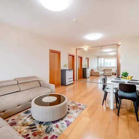 Onas 2 With Private Parking Kaunas